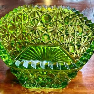 Vintage L.E. Smith Daisy & Button 5” trinket dish